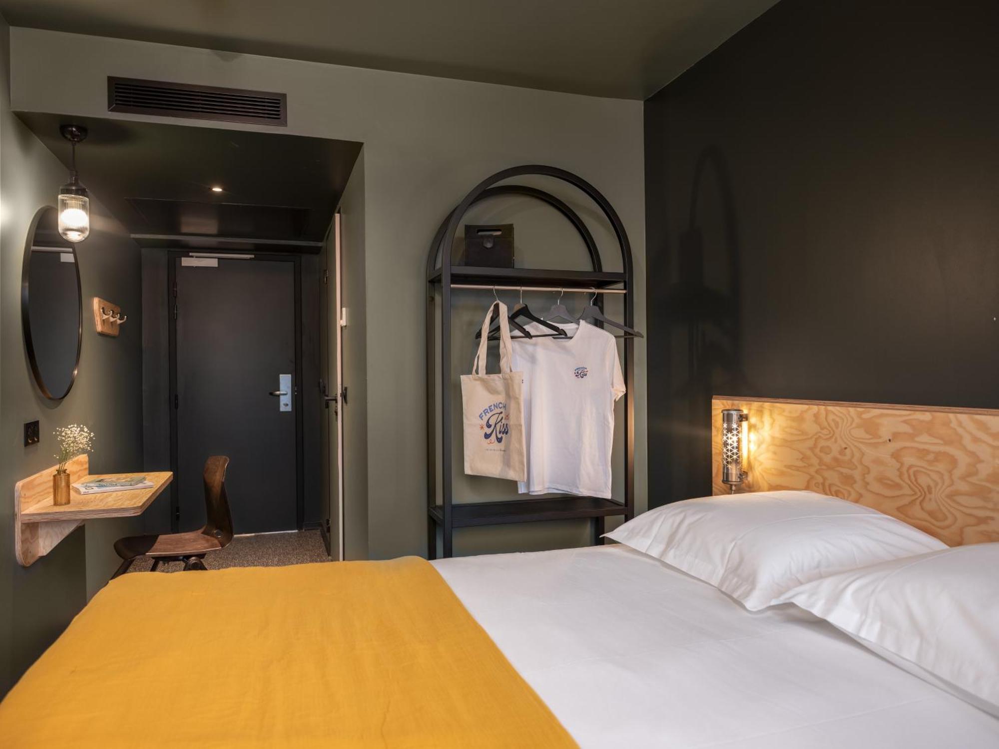 Eklo Bordeaux Centre Bastide Hotel Exterior photo